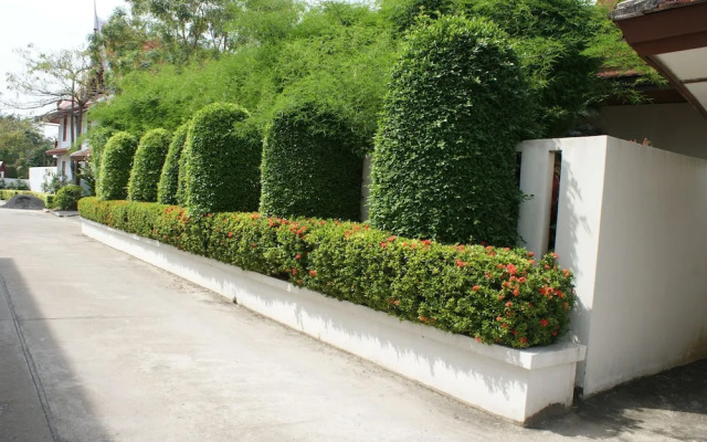 Sirinthara luxury villa
