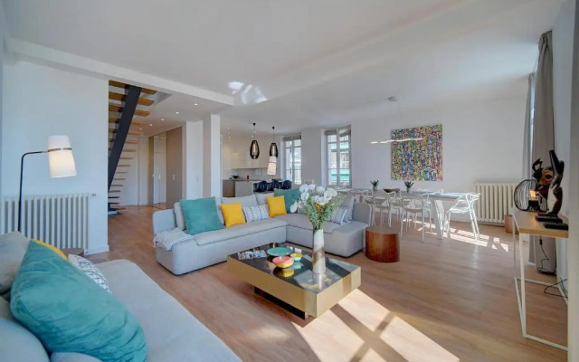 IMMOGROOM - Magnificent 180m duplex apartment - Parking - Air conditioning