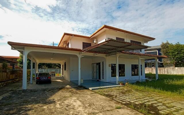 OYO HOME 90241 Villa Home Sibu