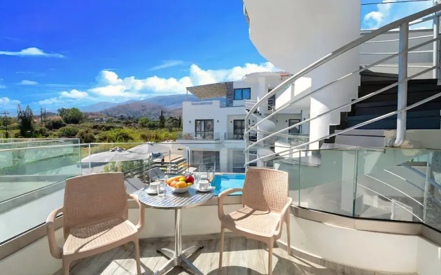 Pnoe Beachside Living