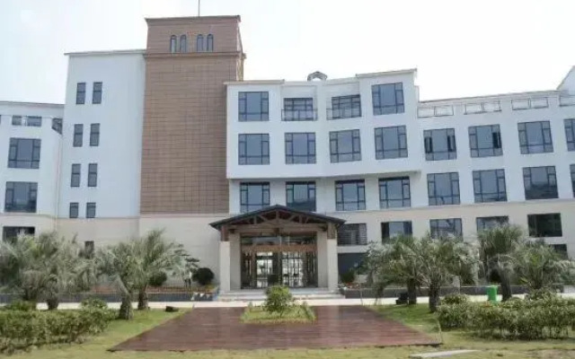 Lakeview Peninsula Holiday Hotel