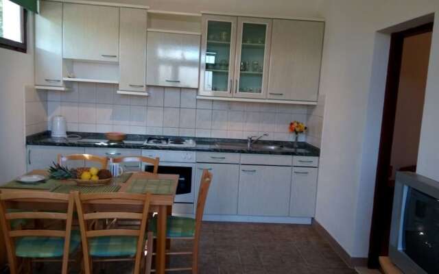 B - apt With Patio & sea View, Close to the Beach