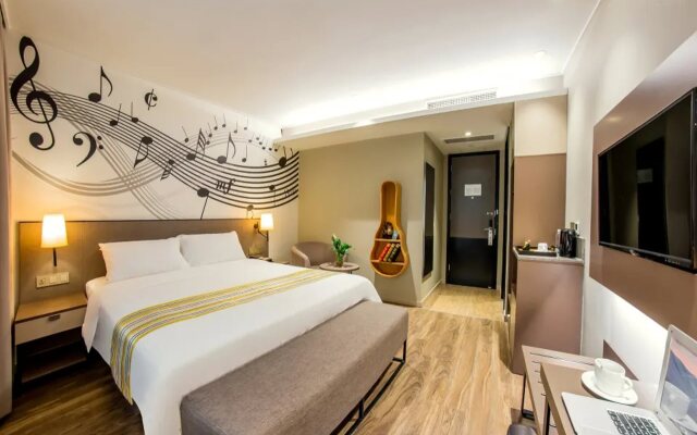Homeinn Plus Hotel (Shanghai Bund Jinling East Road)