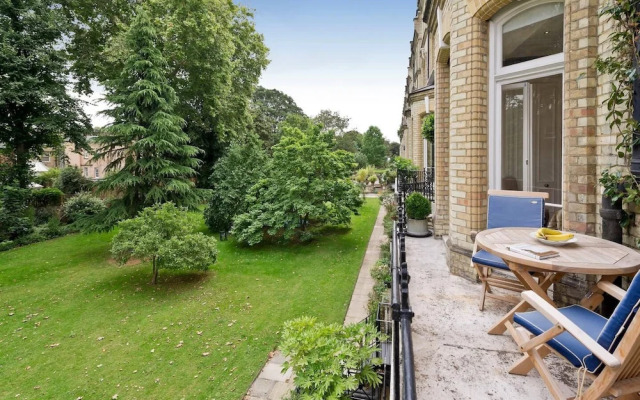 Cute 2-bed Chelsea Apartment