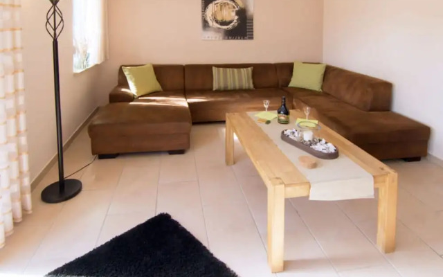 Lovely Apartment in Hage