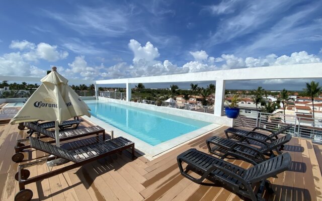 Aventura Deluxe Suites Rooftop Pool