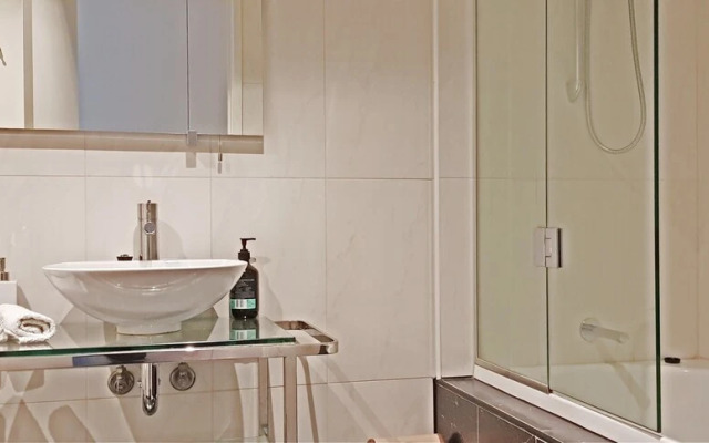 2303/68 Latrobe - Stunning 2 Bedrooms 2 Bathrooms - Amazing Sky Views