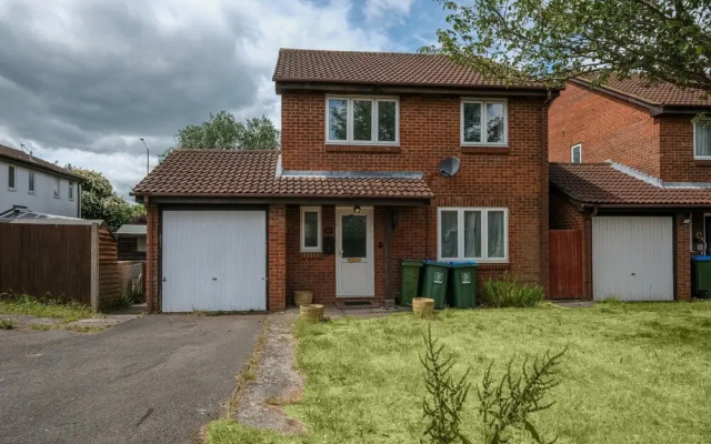 Sharp Close 4 Bedroom 2 Bath - Aylesbury