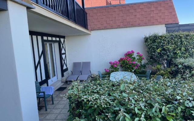 Agréable 2 pièces. Face à la mer.