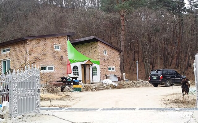 Pocheon Cloud Healing Valley Pension