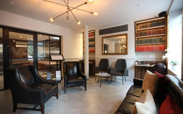 Отель Euston Square