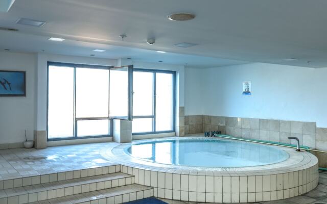 Deluxe 2 Bedroom Apartment in Herzylia