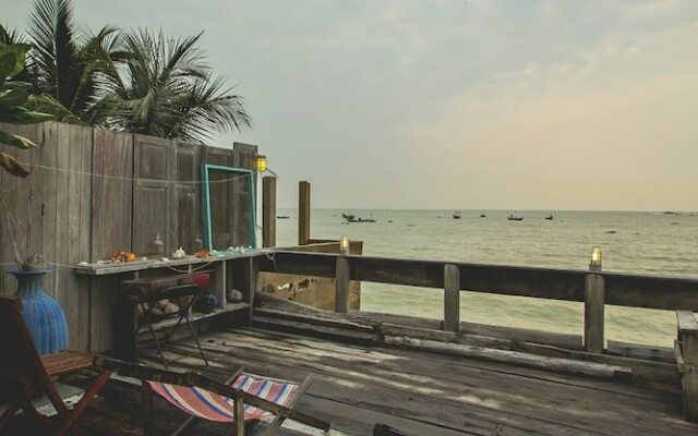 Sight-Seaing At Phala Beach