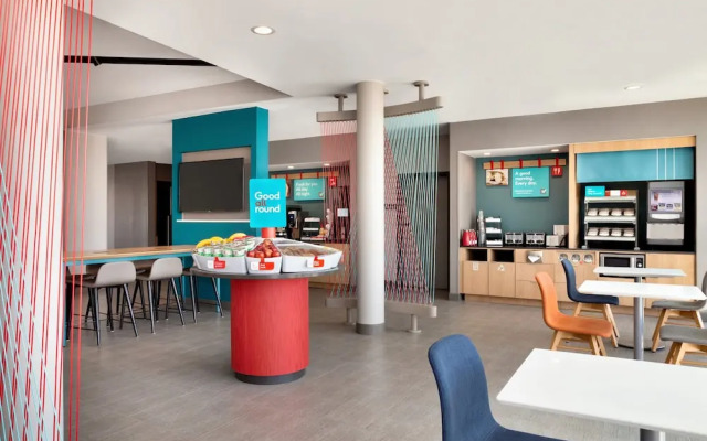avid hotel Cedar Rapids South