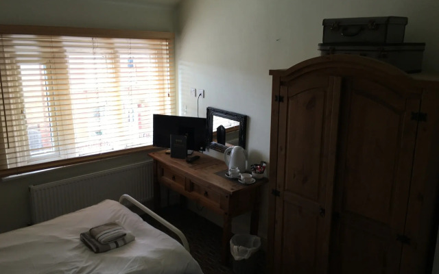 The Hollies Inn