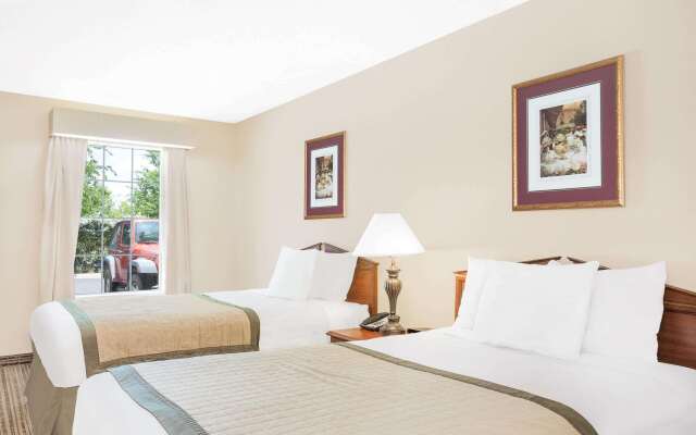 Bonita Lakes Inn