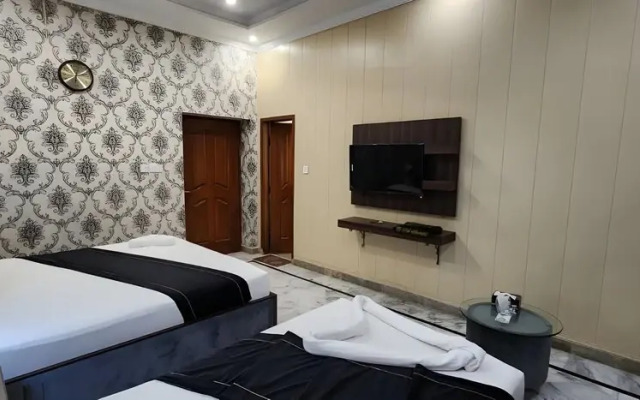 Red Fort Hotel Gulberg
