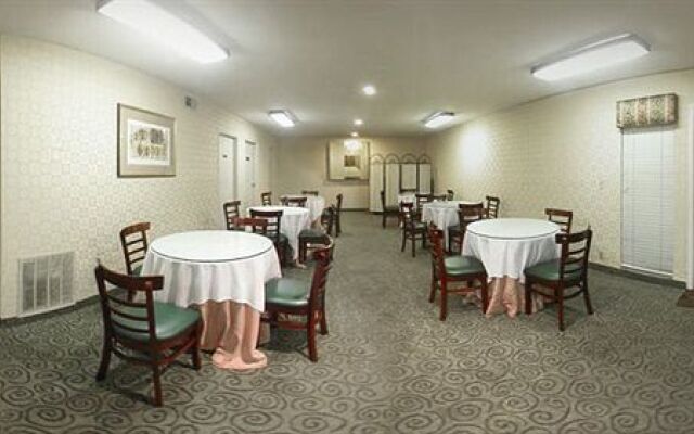 Travelodge by Wyndham Vallejo / I-80