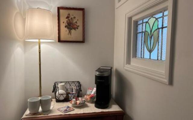 1823 Historic Rose Hill Inn