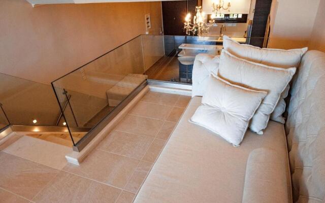 Ninos Luxury Apartment