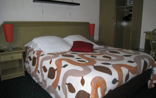 Logis Hôtel Les Tennis Men