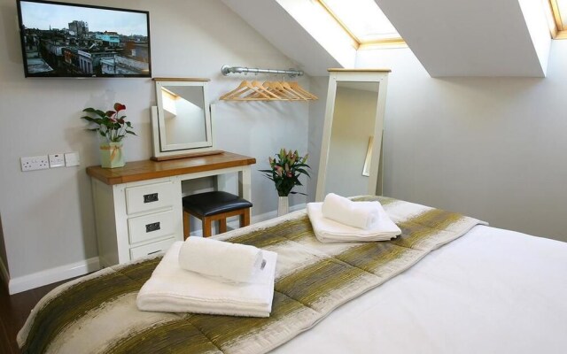 Eglantine Lodge