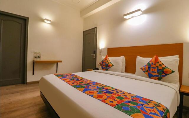 Fabhotel Lord Inn