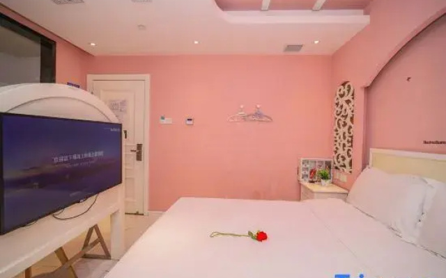 Shanghai Maritime Phoenix theme Hotel