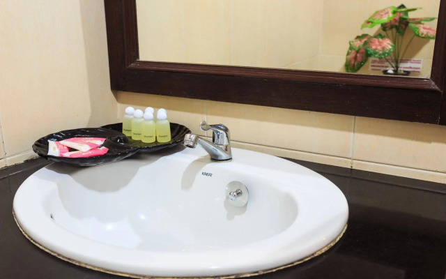 Hotel Grand Orchid Inn