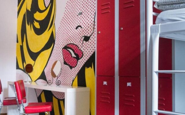 Art Hole Hostel