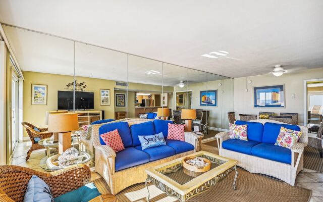 Holiday Surf & Racquet 614 2 Bedroom Condo by RedAwning