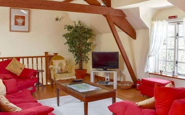 Boutique Apartment in Bere Regis With Pond