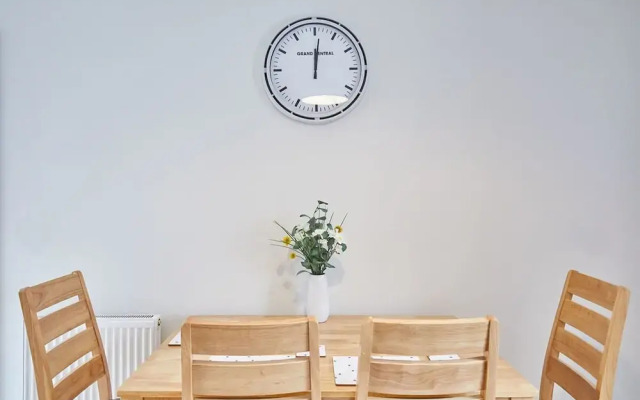 Host Stay Aynsley Mews