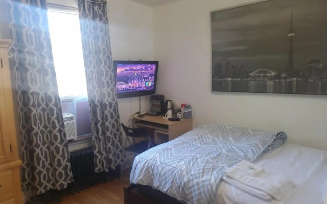 Toronto Little Italy Guest House