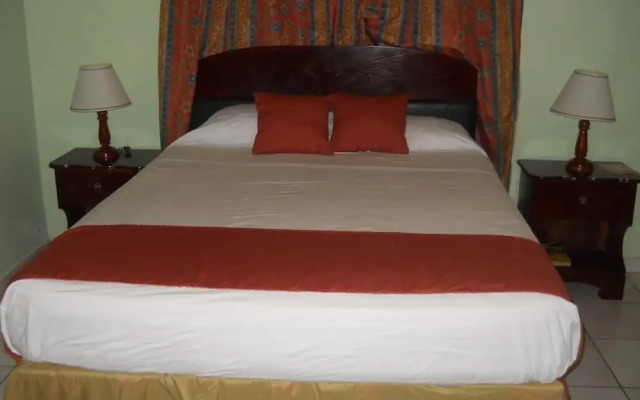 Tropical Manor Inn