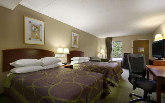 Super 8 by Wyndham Calhoun