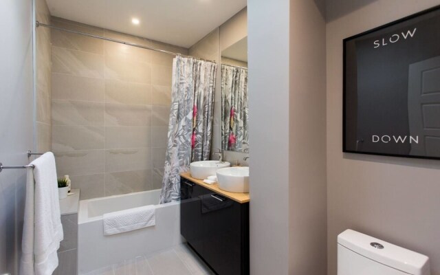 Brand New 3 Bedroom With Rooftop Patio