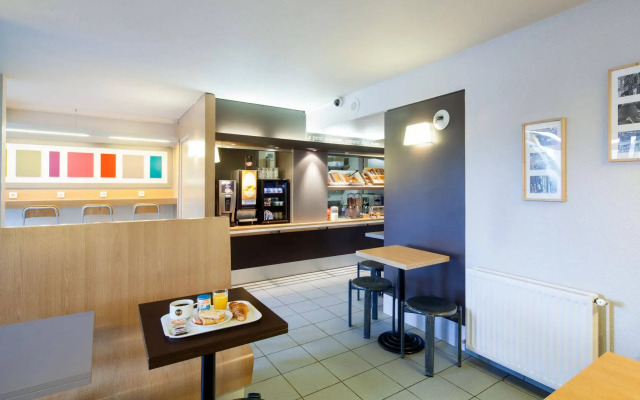 B&B HOTEL CHARTRES Le Forum (1)