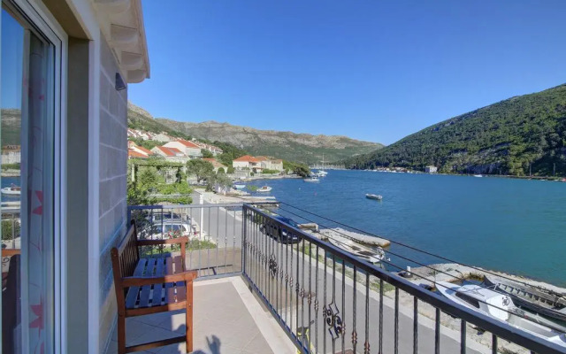 Apartment River Rose