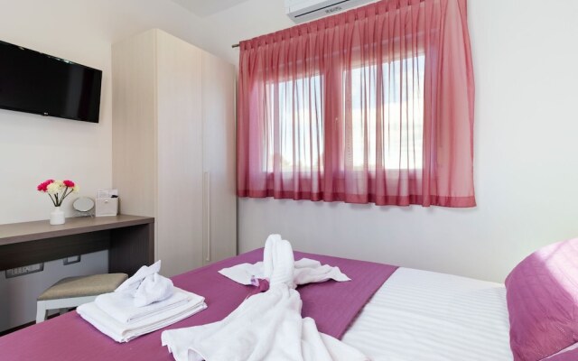 Serene Holiday Home in Novigrad with Private Pool