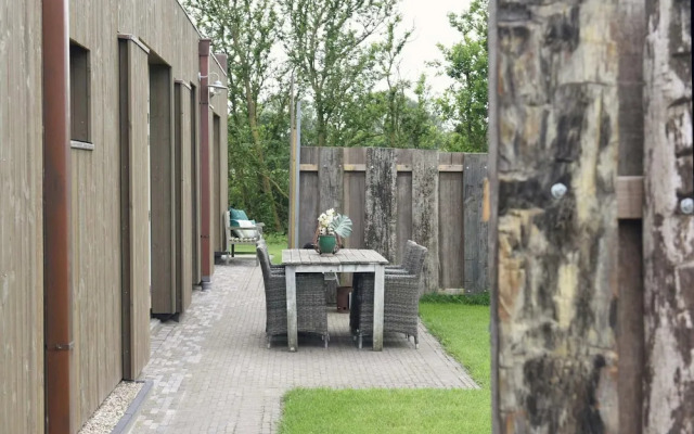 Spacious Apartment With Garden