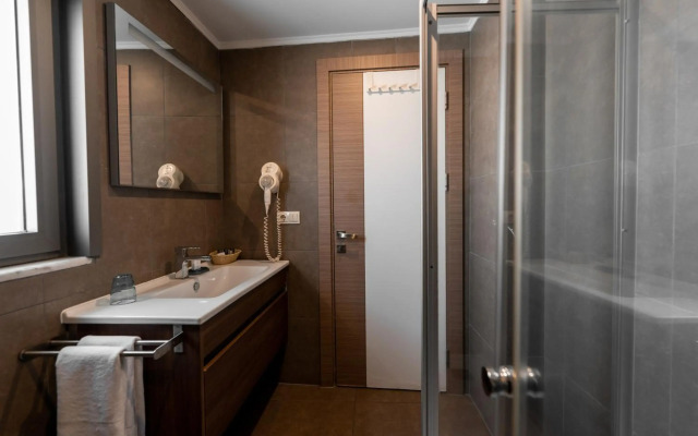 Elanaz Hotel