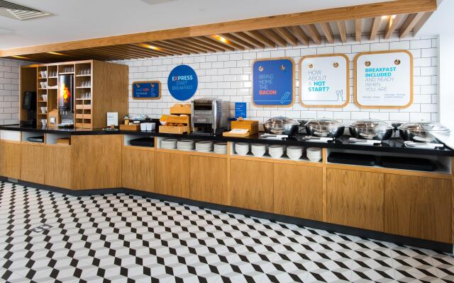 Holiday Inn Express Cardiff Bay by IHG
