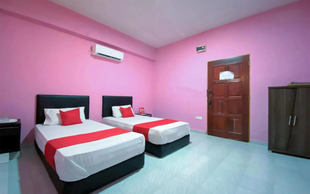 Super OYO 90039 Coop Hotel Kangar