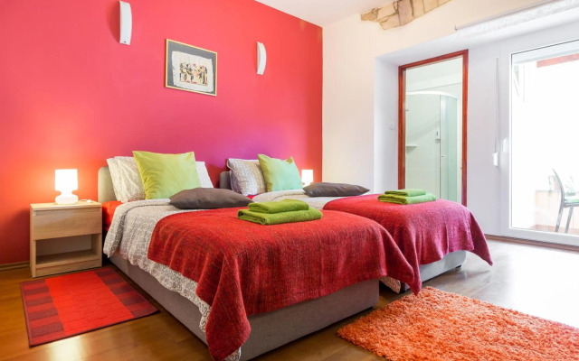 Top Center Apartment