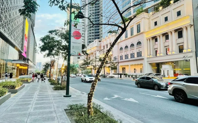 Uptown Parksuites BGC
