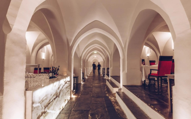 Convento do Espinheiro, Historic Hotel & Spa