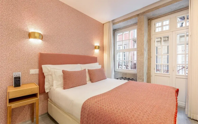 Charming Riverview Apartment in Porto