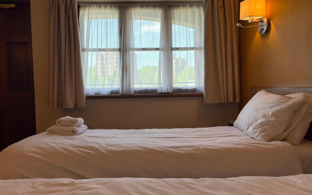 Tollgate Hotel And Leisure