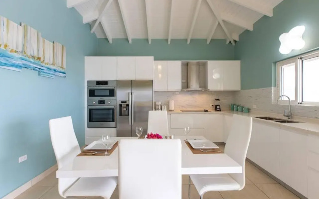 Airport View 3-bed Villa